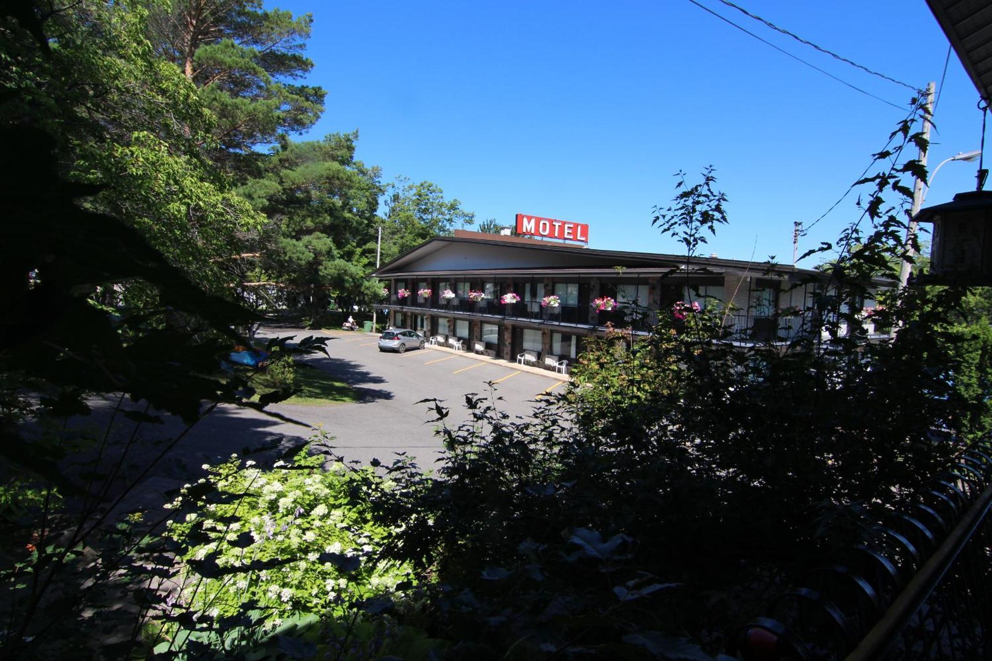 Motel Panoramique Chicoutimi Buitenkant foto