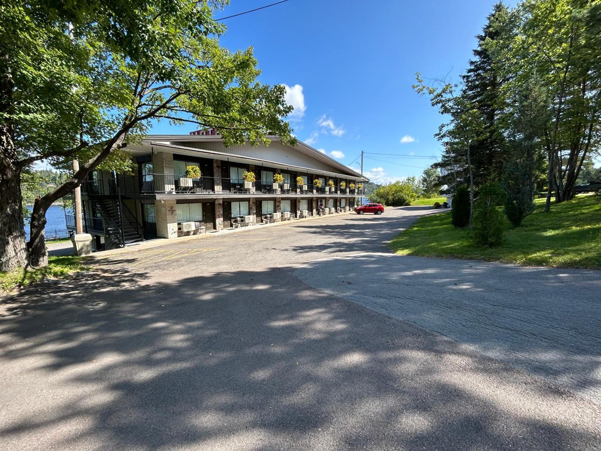 Motel Panoramique Chicoutimi Buitenkant foto