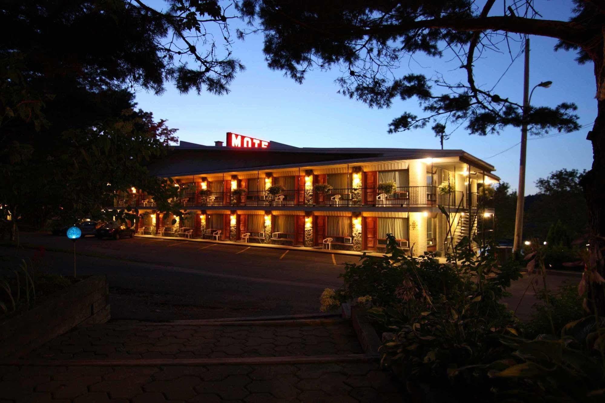 Motel Panoramique Chicoutimi Buitenkant foto